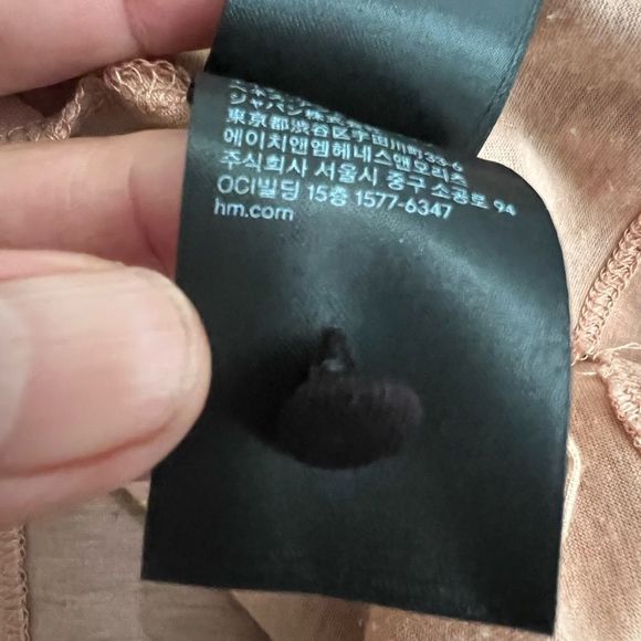 Short lace top with skin tone liner and lace sleeves Sz M from H&M - really cute - Picture 5 of 8